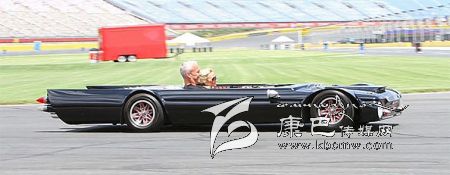 世界上最“扁”的汽車(chē) 躺著開(kāi)！