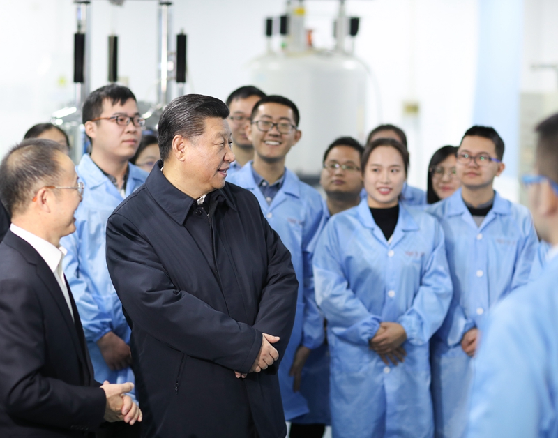 2019年1月17日，習(xí)近平在天津南開大學(xué)元素有機化學(xué)國家重點實驗室同師生親切交流。