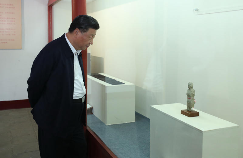2021年5月12日，習(xí)近平總書記在南陽市考察東漢醫(yī)學(xué)家張仲景的墓祠紀(jì)念地醫(yī)圣祠。 