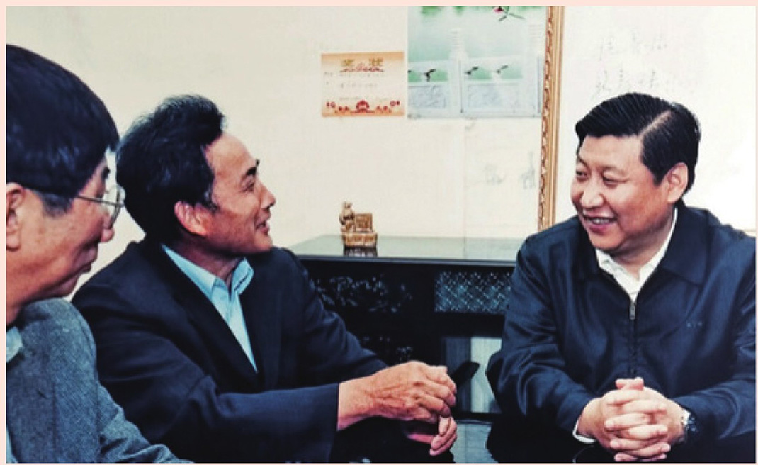 2003年4月24日，時(shí)任浙江省委書(shū)記習(xí)近平在浙江下姜村調(diào)研。